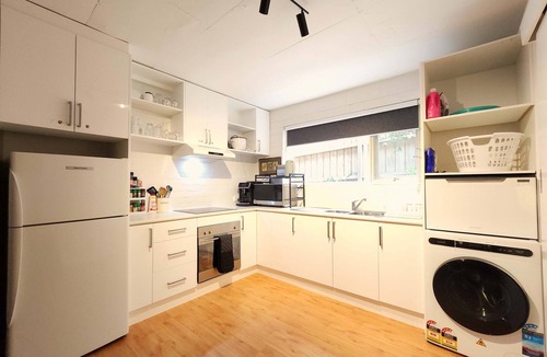Highett House | 7 Bedrooms Fit 23 Full Kitchen, Shops Golf Nearby