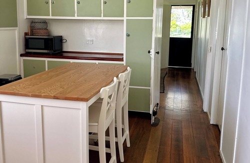 Melville Forest Cottage | A charming cottage with picturesque rural views over surrounding rural farm land