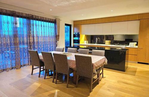 Kew House | A Hidden Gem In Kew