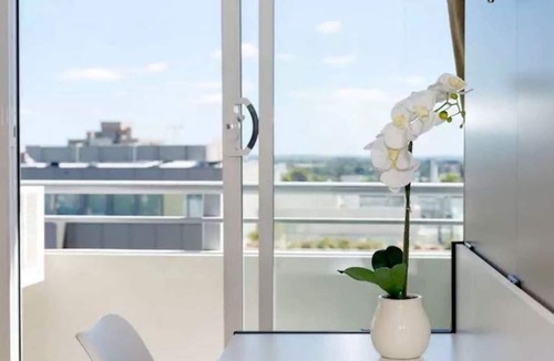 Cremorne Apartment | A Lovely Light Filled, Modern Furnished Studio In A Central Location