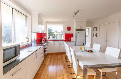 Whitemark House | A private rural cottage close to beaches and Whitemark township