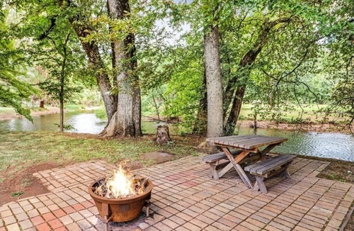 Jamieson House | A special place for families & travellers on the river bank in Jamieson town.