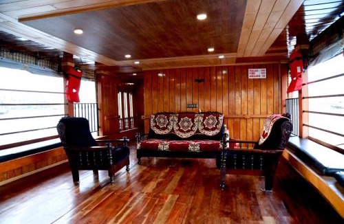 Nedumudy Boat Rental | Aagaman house boats