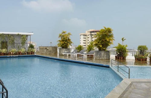 Shenoys Hotel | Abad Plaza