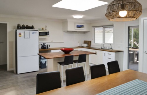 Abbey House | Abbey Bay Cottage - Pet Friendly, Wifi, Busselton