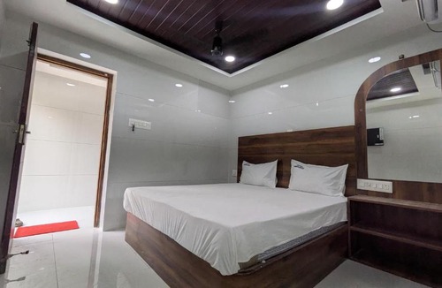Velankanni Hotel | Abidharpp