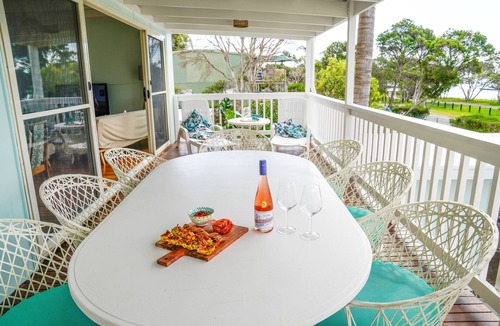 Loch Sport House | Absolute beach front home overlooking Lake Victoria