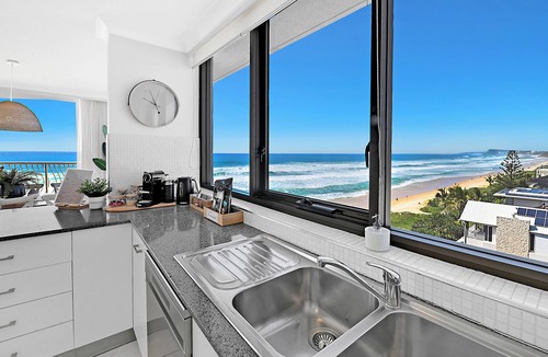 Mermaid Beach Apartment | Absolute Beachfront on Albatross - SeaView 3 bed