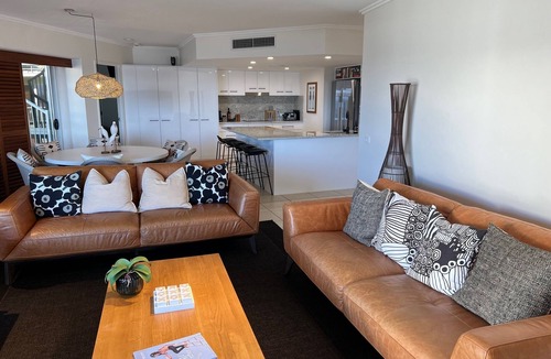 Kings Beach Apartment | ABSOLUTE BEACHFRONT LUXURY LARGE PENTHOUSE on QLD's SUNSHINE COAST