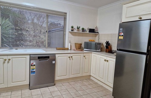 Teringie House | Adelaide Escape: Two-Storey Home Near City & Hills