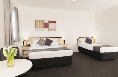 Adelaide Central Business District Hotel | Adelaide Riviera Hotel