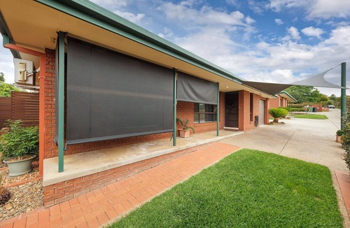 Wodonga House | Adorable Abode on Schubach - Fabulous, spacious two bedroom unit close to hospital in East Albury