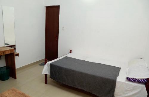 Shenoys Hotel | AKR Tourist Home