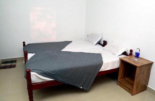 Shenoys Hotel | AKR Tourist Home
