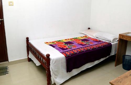 Shenoys Hotel | AKR Tourist Home