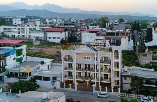 Bullawala Apartment | Alaya Stays Kalyan Mansion Cosmos 3BHK