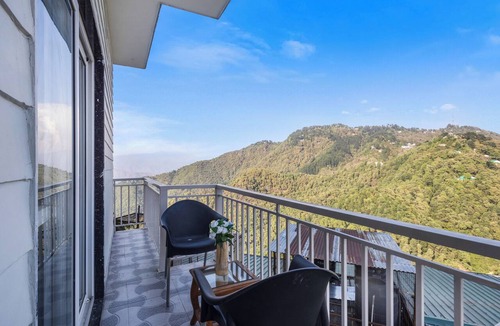 The Mall Road Apartment | Alaya Stays Snowdrop 3 BHK Apartment