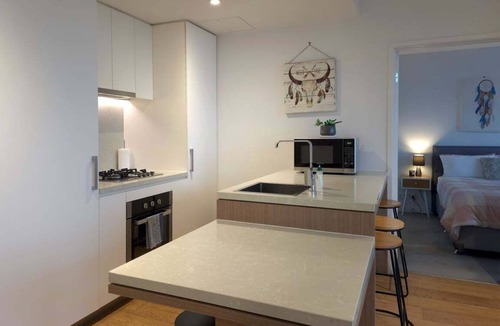 Fortitude Valley Hotel | Alfred Street Retreat | 2BR Parking Pool & Gym