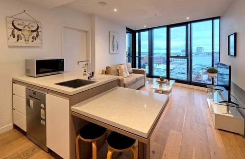 Fortitude Valley Hotel | Alfred Street Retreat | 2BR Parking Pool & Gym