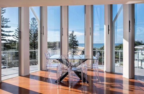 Currimundi Apartment | Amazing Currimundi Lakefront Ocean Penthouse