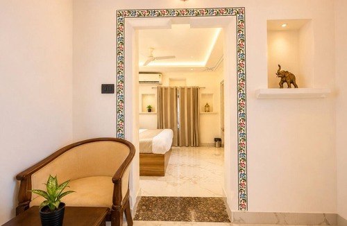 Lake Swaroop Sagar Hotel | Amoraya — A Lake View Heritage Haveli (Old City Udaipur)