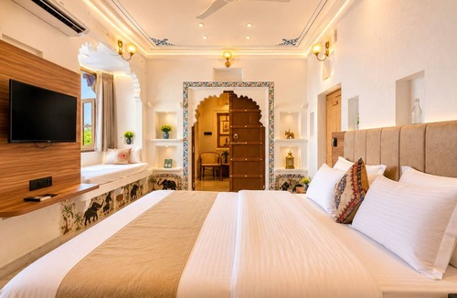 Lake Swaroop Sagar Hotel | Amoraya — A Lake View Heritage Haveli (Old City Udaipur)