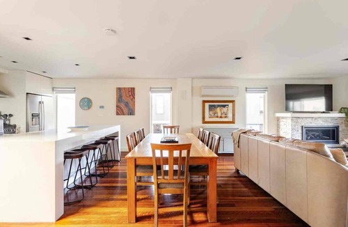 Richmond North Apartment | An Exceptional Richmond Stay 15min walk AAMI n MCG