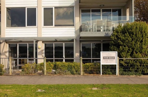 Apollo Bay Apartment | Apollo opposite Ocean ~Studio Apartment Free Wi-Fi