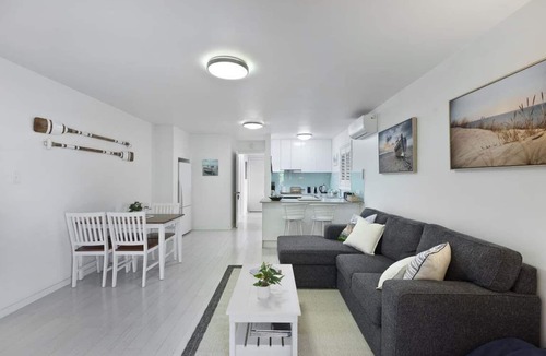 North Avoca House | Applecross Townhouse – 300m Level Walk to the Beach