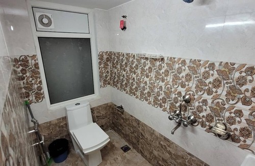 Shaikpet Apartment | APT 8 3-bedroom apartment in adorable Hyderabad with WiFi, AC