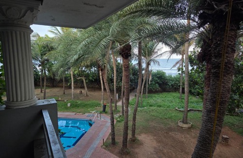 Covelong Beach Hotel | Aqua blue beach bay