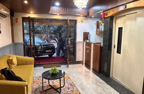 Bangalore City Center Hotel | Aradhya Comforts - MG Road