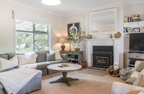 Red Hill South House | 'Ardbrae' Countryside Tranquility with a Charming Cottage