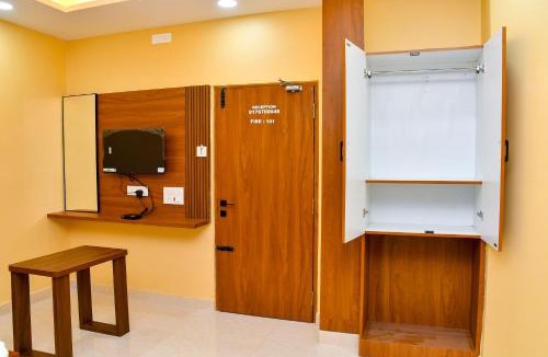 Tiruvadanai Cabin | Arshia Residency AC