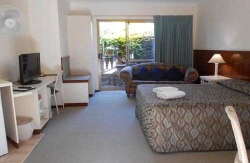 Augusta Hotel | Augusta Molloy sleeps 5 - Entire rental unit in Augusta, Australia UNIT 4