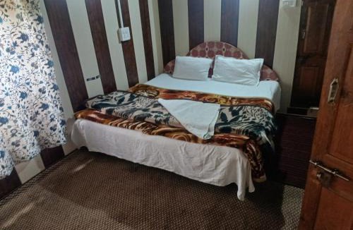 Laripora House | BAKSHI lodge