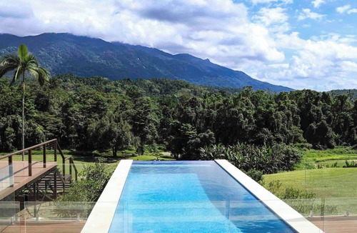 Miallo House | Bali Hai A private retreat on acreage, close to town, ocean & the rainforest