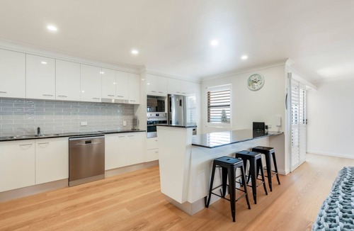Bargara Apartment | Bargara Coastal Escape – Modern 3 Bedroom Penthouse with Sea Views