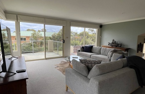 Binalong Bay House | BAY OF FIRES VISTA Boutique Accommodation at Binalong Bay - indoor bath
