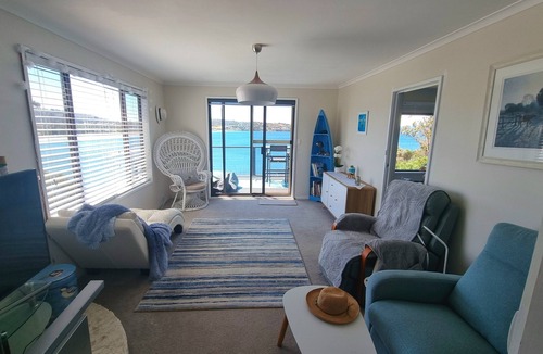 Primrose Sands House | Beach bliss with panoramic viewsnEntire home in Primrose Sands, Australia