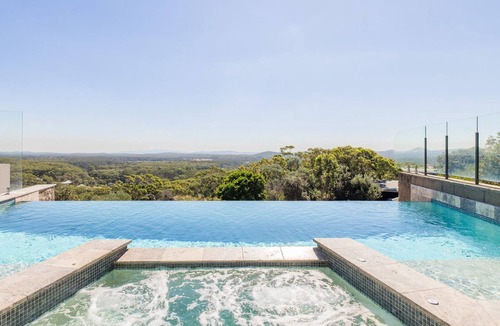 Boat Harbour House | Beach House 7, Air Conditioned, Wi-Fi, Foxtel, Linen, Communal Pool and Spa