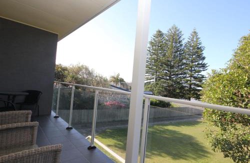 Lake Cathie Apartment | Beachfront 4