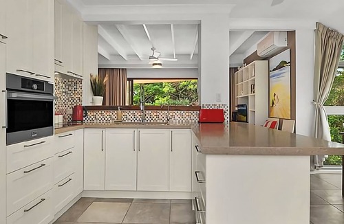 Sawtell Apartment | Beachfront 7 Penthouse is a spacious three bedroom holiday apartment by the beach.