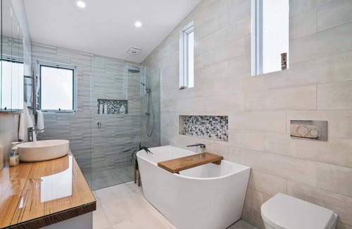 Lauderdale House | Beachfront Getaway with Modern Amenities-Comfort.