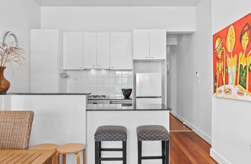 St Kilda Apartment | Beachfront Getaway - In the Heart of St Kilda