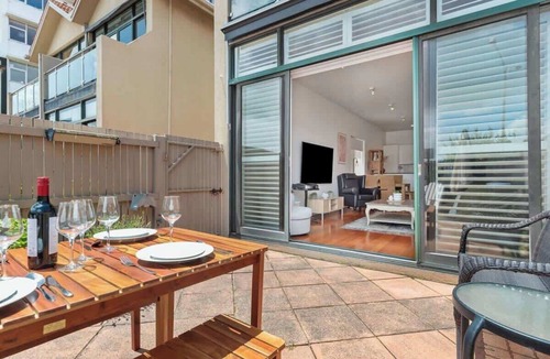 St Kilda Apartment | Beachfront Getaway - In the Heart of St Kilda