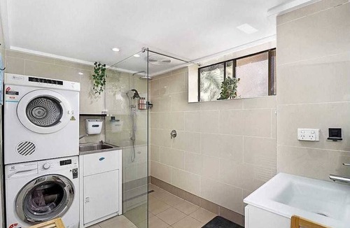 Torquay Apartment | BEACHFRONT On The Esplanade - Bay Views - SPACIOUS GROUND FLOOR