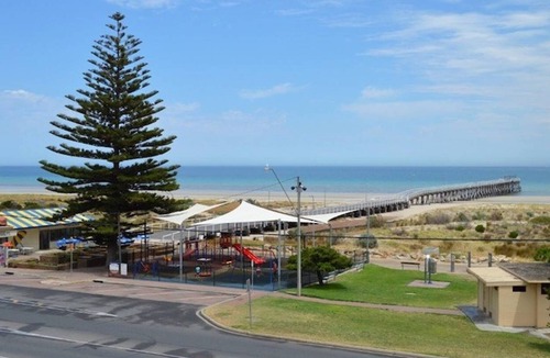 Largs Bay Apartment | Beachside location in Largs Bay