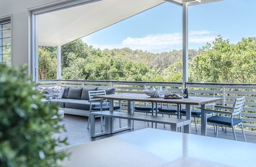 Twin Waters House | Beachside Resort Luxury Living