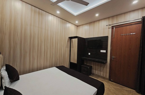 Faizabad Bed & Breakfast | Beautiful 9- AC bedroom Bed in Charming Ayodhya